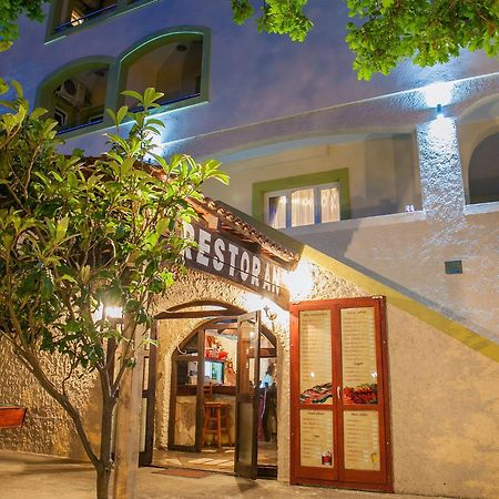 Готель Pansion Nobel Petrovac Екстер'єр фото