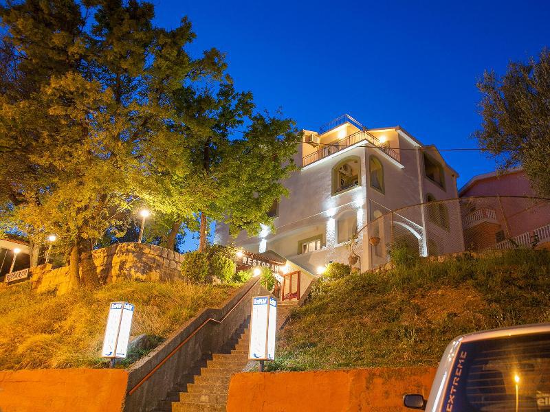 Готель Pansion Nobel Petrovac Екстер'єр фото